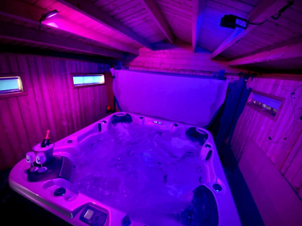 Beautiful Hot Tub Suite In Lytham St Annes Exterior photo